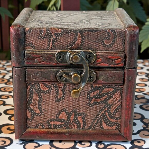 Vintage Decorative Wooden Treasure Box With Intricate Paisley Design & Ornate Me - Picture 1 of 8